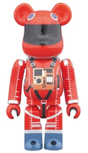 SPACE SUIT ORANGE Ver. BE@RBRICK 100% figure, produced by Medicom Toy. Front view.