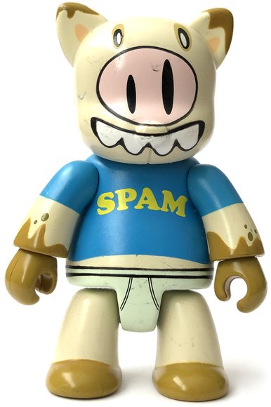 Spam figure by Bobby Novoa, produced by Toy2R. Front view.