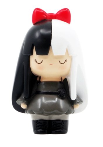 Storm figure by Luli Bunny, produced by Momiji. Front view.