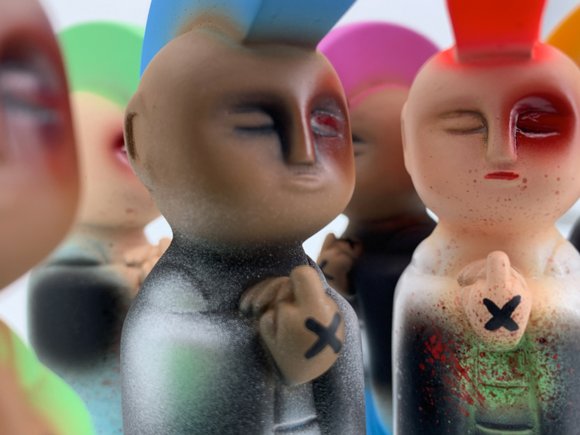 SUNDAY MATIINEE JIZO-ANARCHO figure by Toby Dutkiewicz, produced by Devils Head Productions. Detail view.