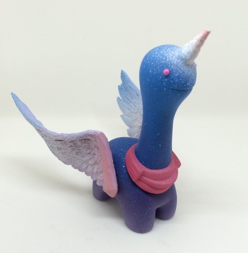 Sunset Unicorn figure by Blue Frog Studios, produced by Chima Group. Front view.