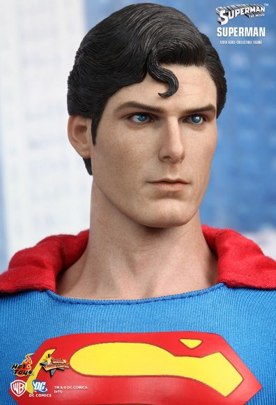 Superman figure by Yulli, produced by Hot Toys. Detail view.