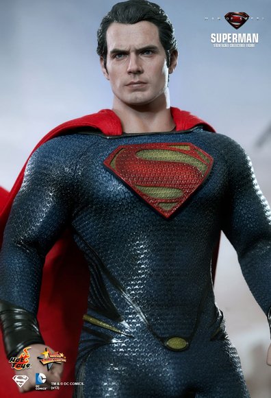 Superman figure by Dc Comics, produced by Hot Toys. Detail view.