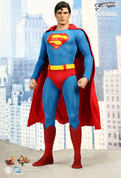 Superman figure by Yulli, produced by Hot Toys. Front view.