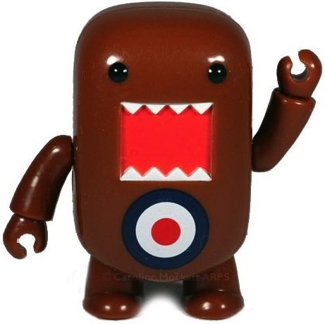 Target Domo Qee figure by Dark Horse Comics, produced by Toy2R. Front view.