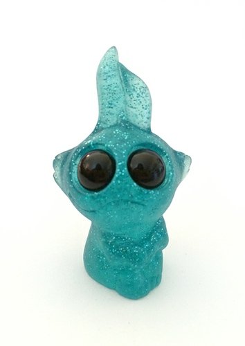 Teal Sparkle Bugbite figure by Chris Ryniak. Front view.