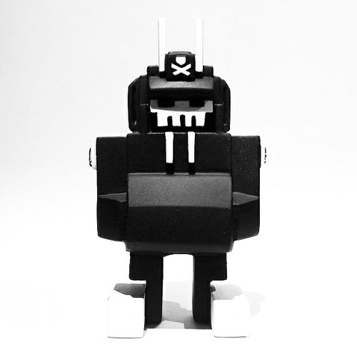 Teqagon | BOTOTOY x TEQ63 figure by Quiccs X Arnold Austria, produced by Ins - Imagine Nation Studios. Front view.