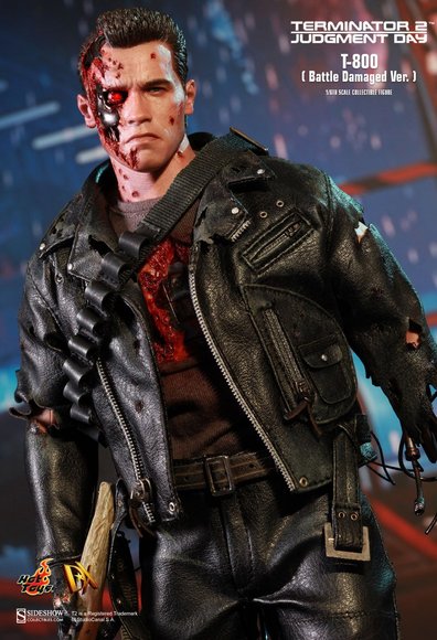 Terminator T-800 (Battle Damaged Version) figure by Kojun, produced by Hot Toys. Detail view.