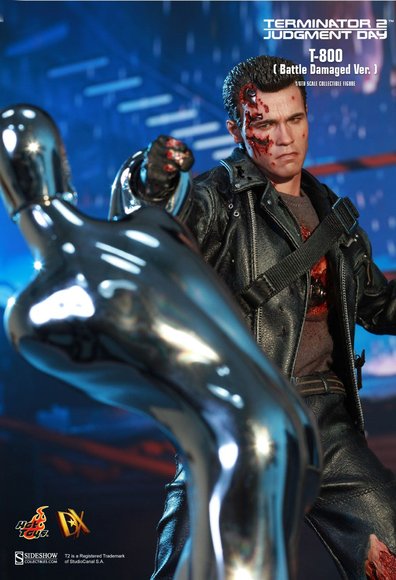 Terminator T-800 (Battle Damaged Version) figure by Kojun, produced by Hot Toys. Detail view.
