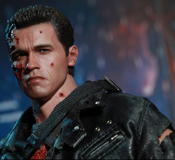 Terminator T-800 (Battle Damaged Version) figure by Kojun, produced by Hot Toys. Detail view.