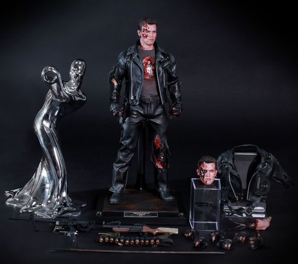 Terminator T-800 (Battle Damaged Version) figure by Kojun, produced by Hot Toys. Front view.