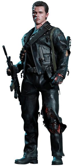 Terminator T-800 (Battle Damaged Version) figure by Kojun, produced by Hot Toys. Front view.