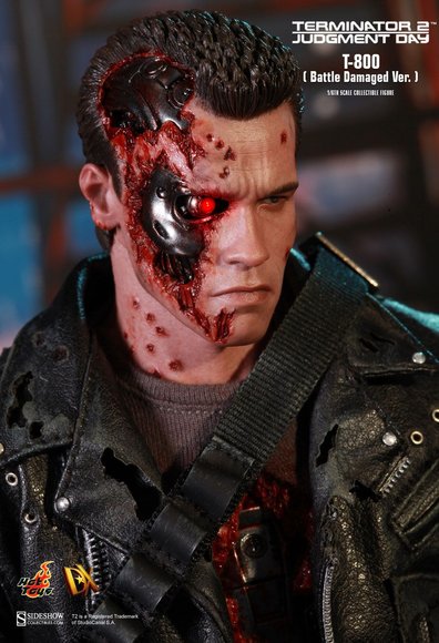Terminator T-800 (Battle Damaged Version) figure by Kojun, produced by Hot Toys. Detail view.