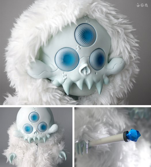 TERROR BOYS GOHSTBAT [YETI WIZRD - NORTHERN] figure by Brandt Peters X Ferg, produced by Playge. Front view.