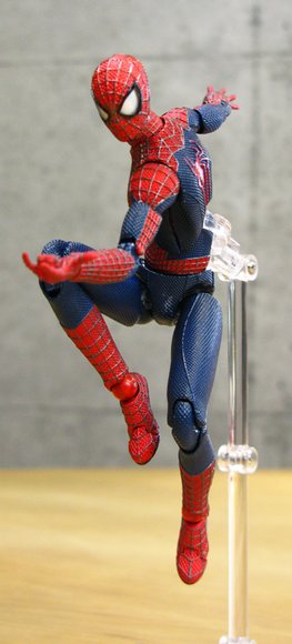 THE AMAZING SPIDERMAN 2 figure by Marvel, produced by Medicom Toy. Side view.