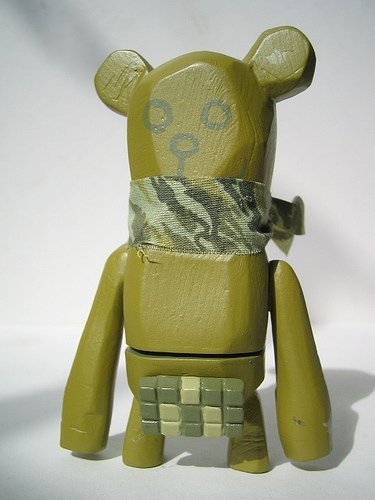 The Bear - Maharishi figure by Michael Lau, produced by Crazysmiles. Front view.