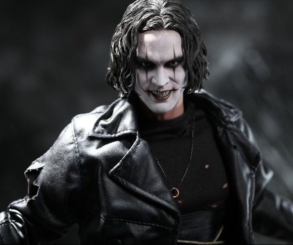 The Crow ( Eric Draven ) figure by Jc. Hong, produced by Hot Toys. Detail view.