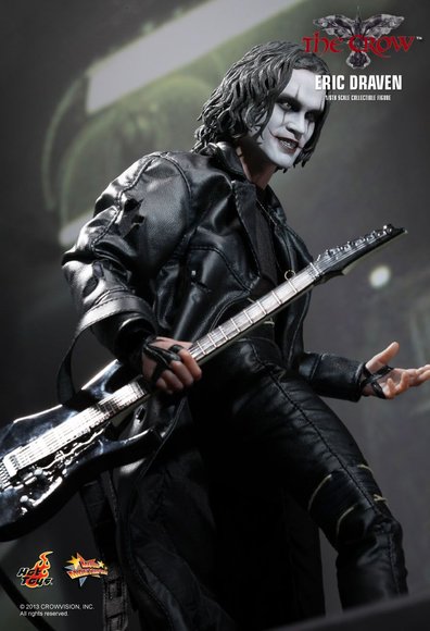 The Crow ( Eric Draven ) figure by Jc. Hong, produced by Hot Toys. Detail view.