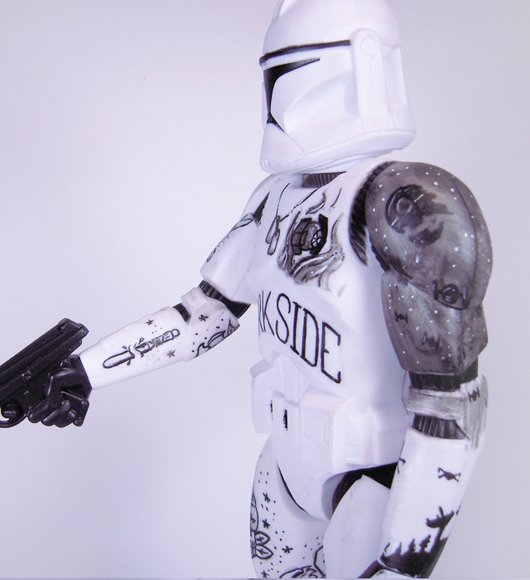 The Darksider – 12″ Custom Trooper figure by Respect (Anthony Ferreira). Side view.