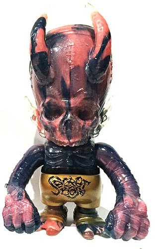 the harajuku secret farewell blazing skullHevi tag team pit tossing unit (#02) figure by Pushead, produced by Secret Base. Front view.