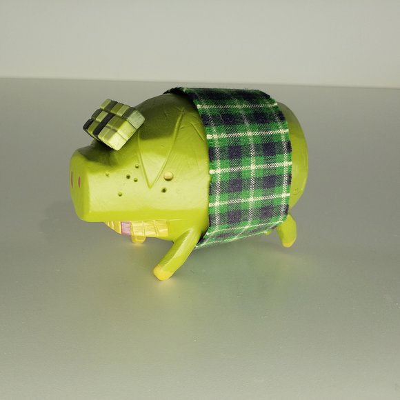 The Pig - Green figure by Michael Lau, produced by Crazysmiles. Front view.