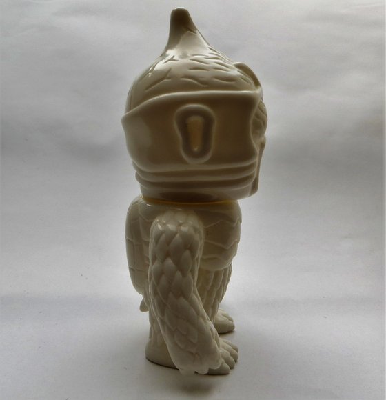 Thunder Ragoon - Unpainted White figure by Mori Katsura, produced by Realxhead. Side view.