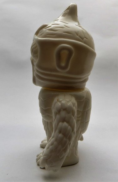 Thunder Ragoon - Unpainted White figure by Mori Katsura, produced by Realxhead. Side view.