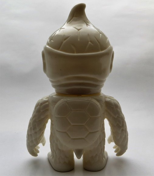 Thunder Ragoon - Unpainted White figure by Mori Katsura, produced by Realxhead. Back view.
