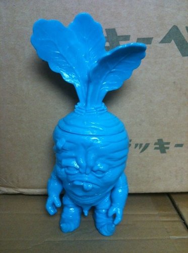 Deadbeet - Early Blue, SDCC 12 figure by Scott Tolleson. Front view.