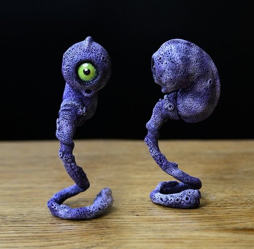 Embryo violet version figure by Macomix. Front view.