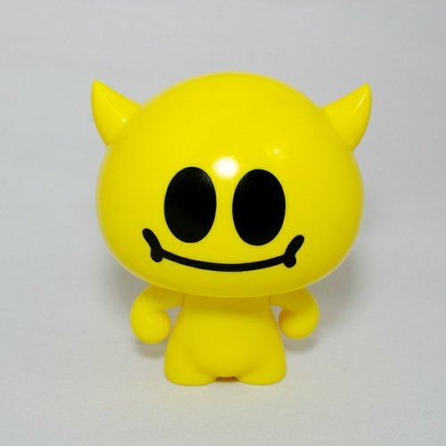 Acid Boo figure by Superdeux, produced by Red Magic. Front view.