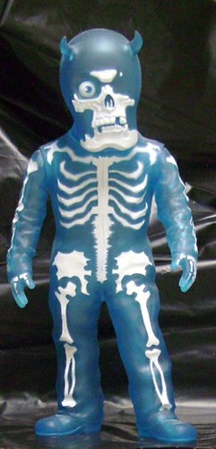 Diskunion Skullman figure by Balzac, produced by Secret Base. Front view.
