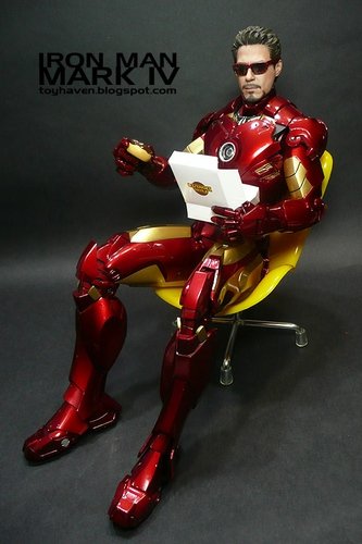 Iron Man IV figure, produced by Hot Toys. Front view.