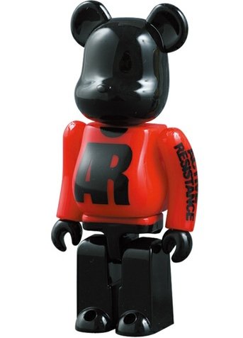 Vivienne Westwood Be@rbrick 100% - Active Resistance figure by Vivienne Westwood, produced by Medicom Toy. Front view.