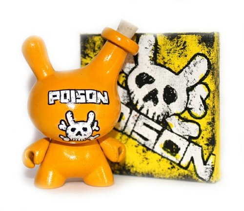 Poison II 3 Dunny Yellow figure by Zukaty. Front view.