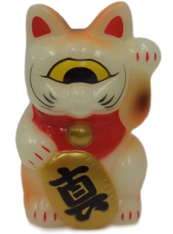 Mini Fortune Cat - GID figure by Mori Katsura, produced by Realxhead. Front view.