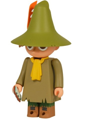 Snufkin figure by Moomin Characters (Tm), produced by Medicom Toy. Front view.