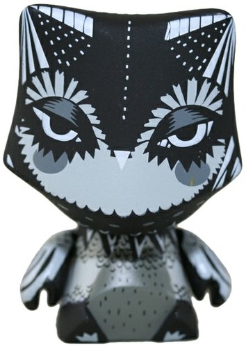 Whoo-Doovoodoo Owl figure by Saprophilous, produced by Patch Together. Front view.