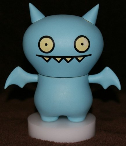 Uglydoll Ice Bat figure by David Horvath X Sun-Min Kim, produced by Critterbox. Front view.