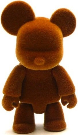 Brown Flocked Qee figure by Toy2R, produced by Toy2R. Front view.