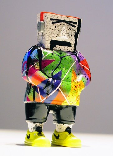 HOODIE figure by Squarehead. Front view.