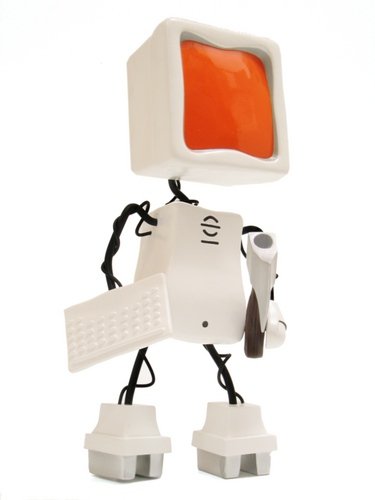 Mainframe : Hi-Gloss White figure by Dean Bradley, produced by Strangeco. Front view.