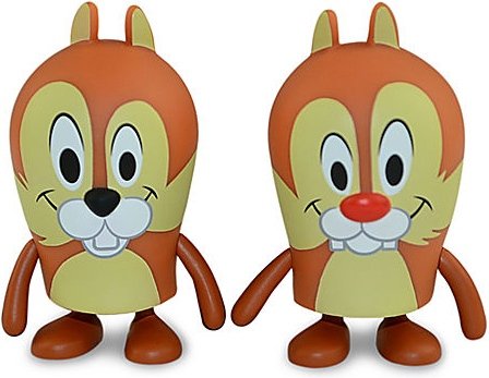 Chip an Dale figure by Thomas Scott X Billy Davis, produced by Disney. Front view.