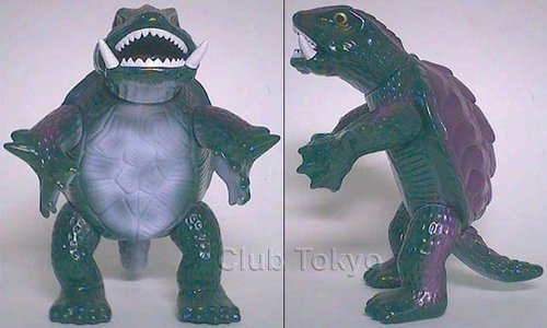 Gamera Green figure by Yuji Nishimura, produced by M1Go. Front view.