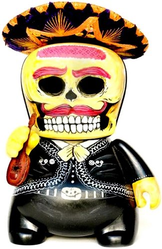 El Mariachi figure by Saner. Front view.