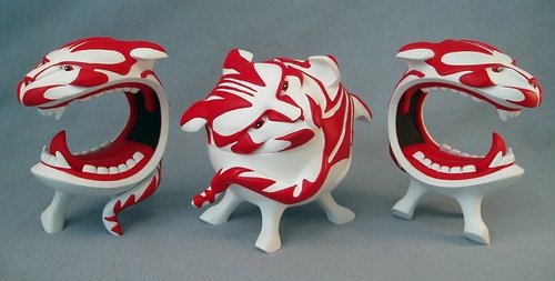 TigerBall figure by Shultzo. Front view.
