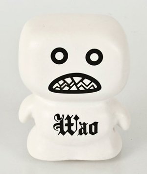 Wasperghost - White figure by Lionel Wyss , produced by Wao Toyz. Front view.