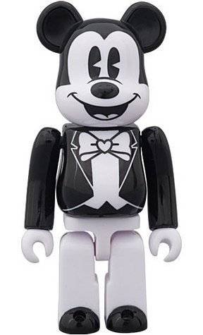 Babbi Valentine 2011 (Mickey Mouse) Be@rbrick 100% figure by Disney, produced by Medicom Toy. Front view.