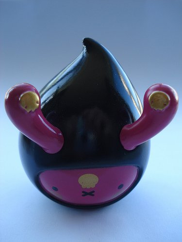 Vimto Droplet figure by Gavin Strange, produced by Crazylabel. Front view.