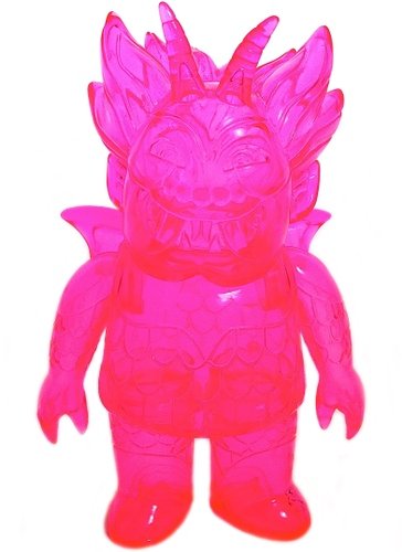 Ojo Rojo - Clear Pink figure by Martin Ontiveros, produced by Gargamel. Front view.